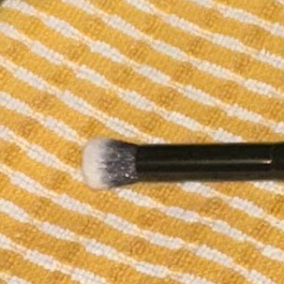 IL MAKIAGE - CONCEALER BLENDING BRUSH #140 NWOT - Picture 8 of 11